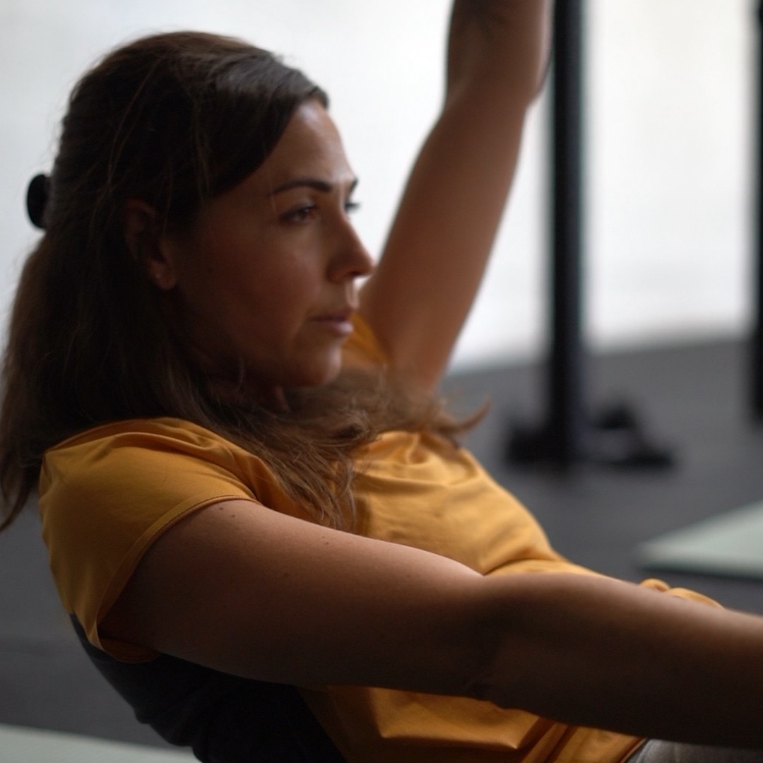Une adhérente pendant un cours de Pilates à La Sphère, Caen Nord