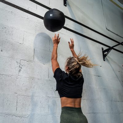med ball femme mur crossfit La Sphère Hérouville